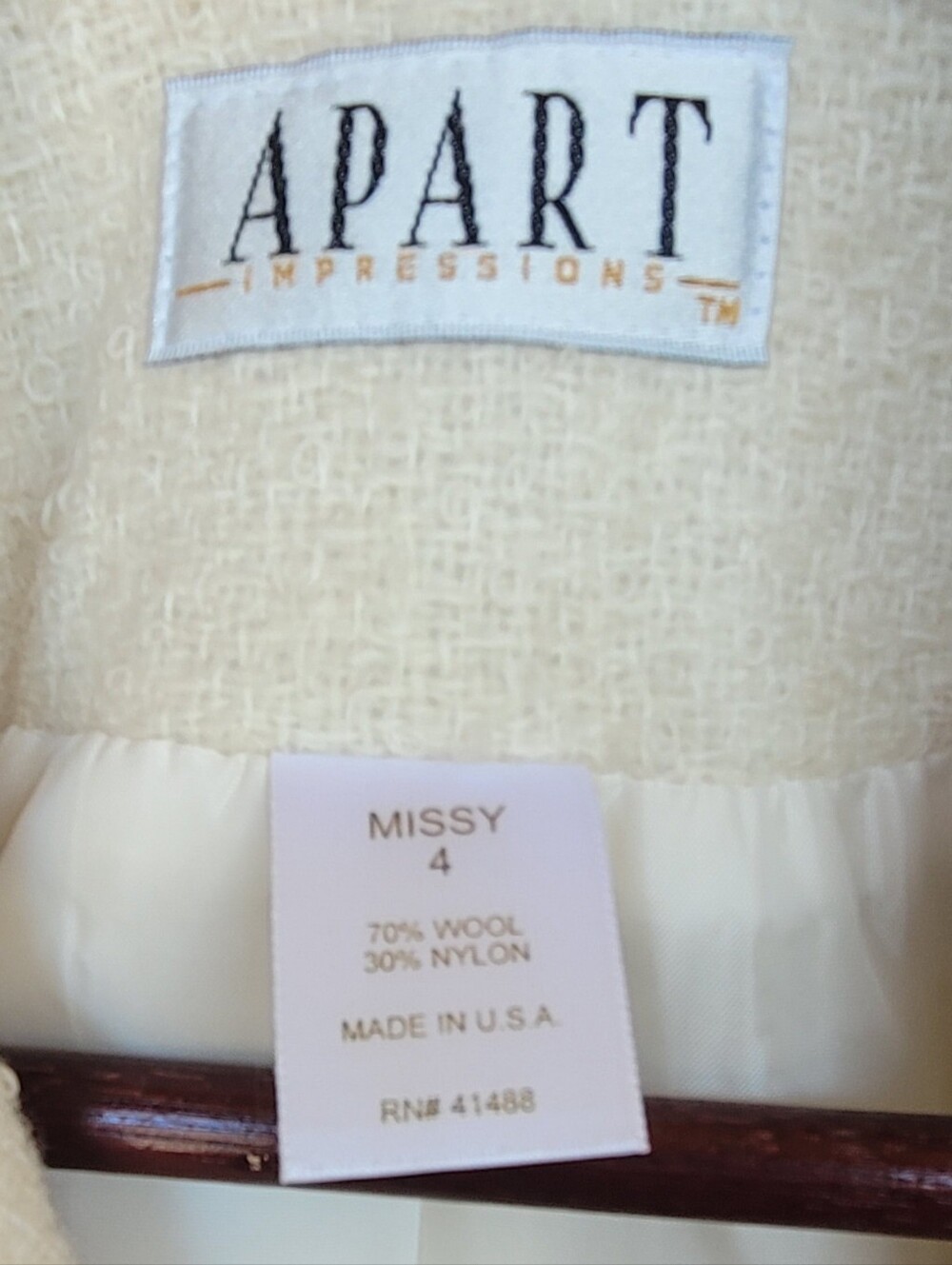 Lovely Rare Find Vintage Cream Bouclé Two-Piece Skirt Jacket Suit Brand APART 4 - Picture 9 of 14